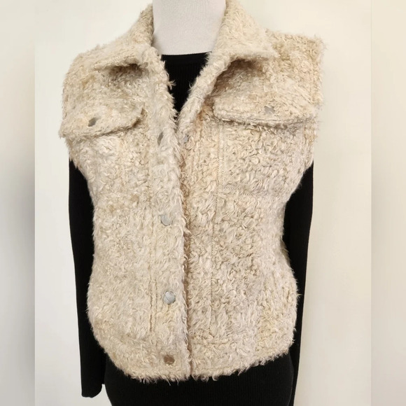 ||GAP|| fur vest - Picture 2 of 6